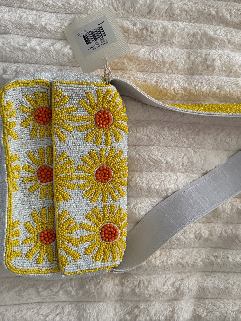 Beaded Daisy Crossbody Bag in White and Yellow - Unbranded